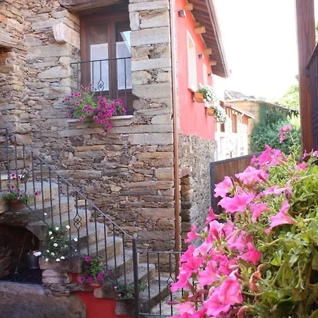 Aldea Rural A Cortina Country house *